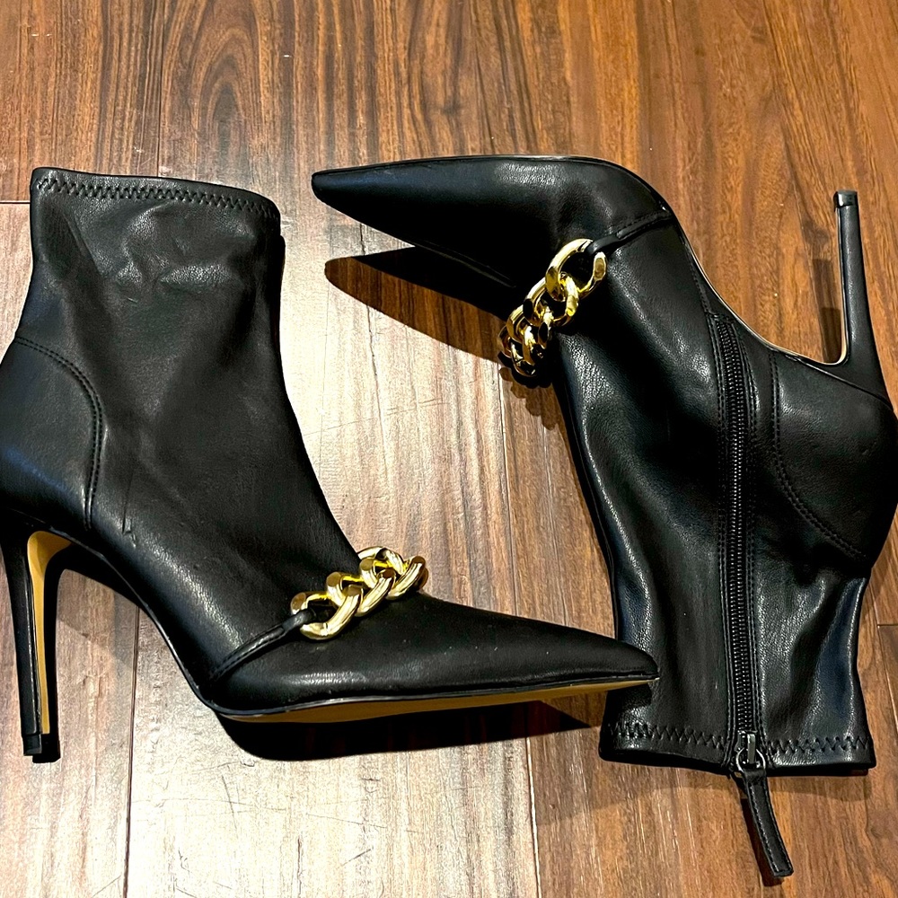 Black Zara bootie heels with gold chain